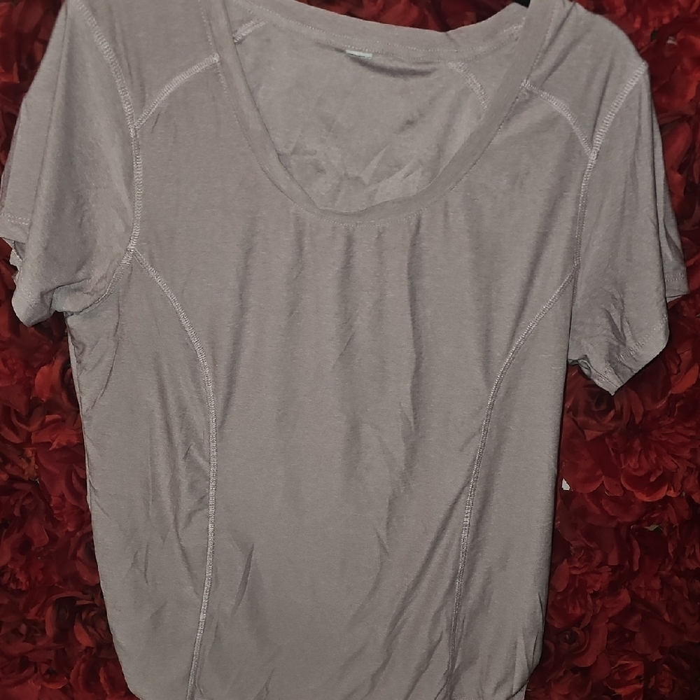 Marika Women's Mauve Short Sleeve Tee Size Large